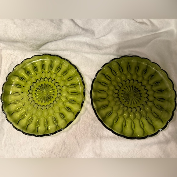 Fairfield Avocado Green by ANCHOR HOCKING Pair of Snack Plates - Picture 6 of 7